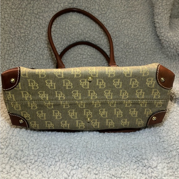 Dooney & Bourke - Picture 5 of 6